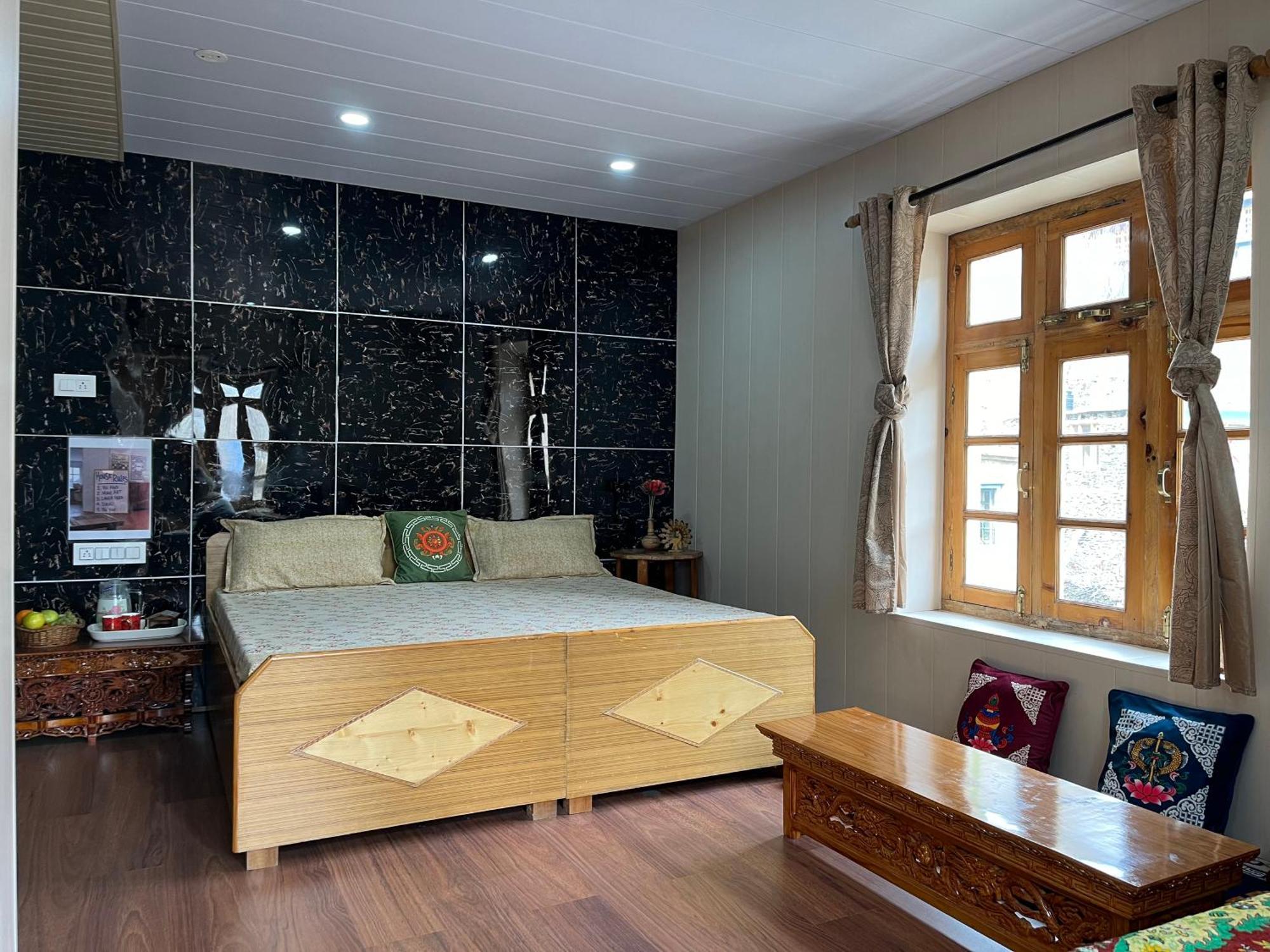 Snowflake Homestay Gondhla